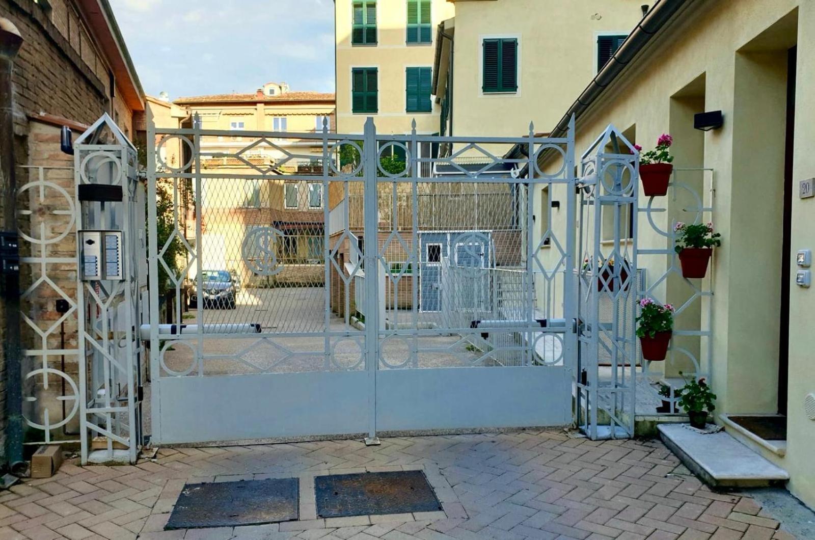 Appartamento Cinema Impero - Posto Auto Privato Siena Room photo